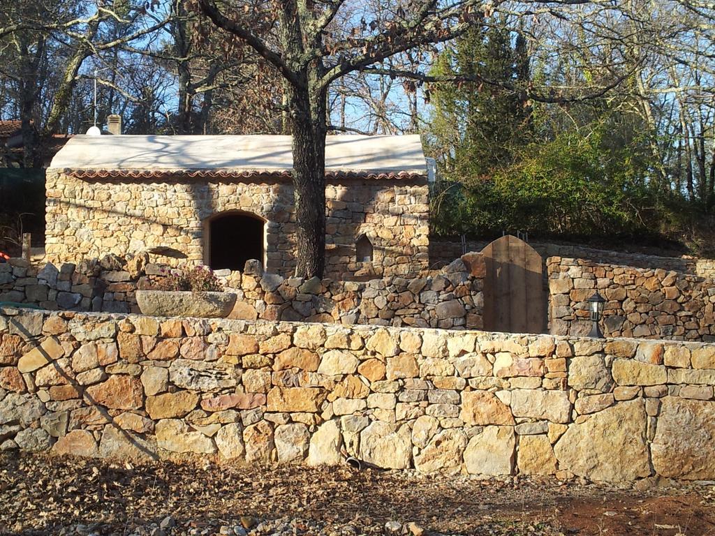 Le Donjon Des Combes Et Son Spa Фаянс Номер фото