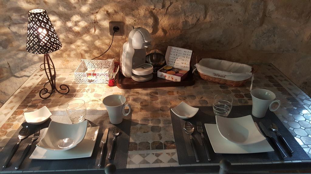 Le Donjon Des Combes Et Son Spa Фаянс Номер фото