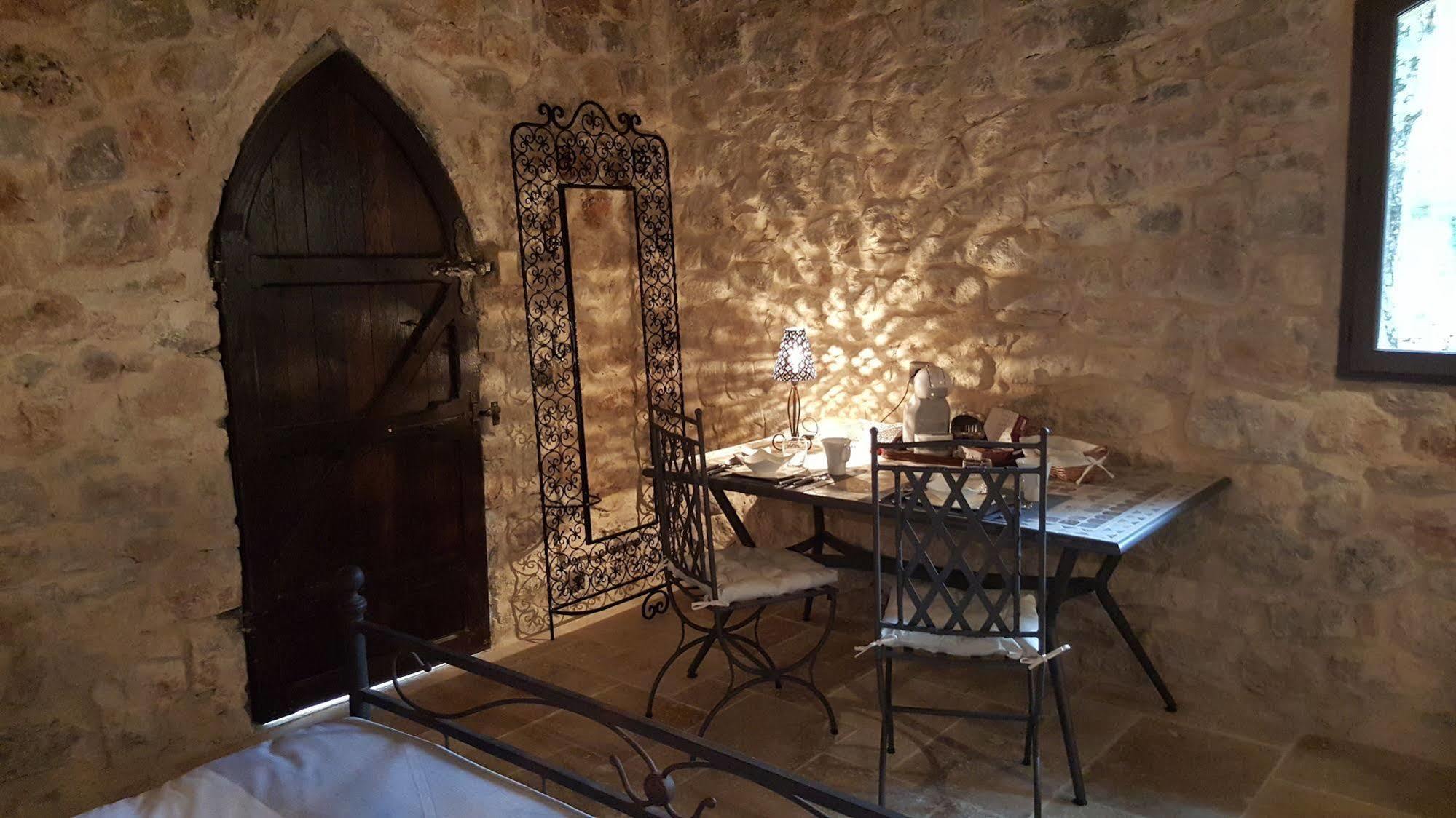 Le Donjon Des Combes Et Son Spa Фаянс Экстерьер фото