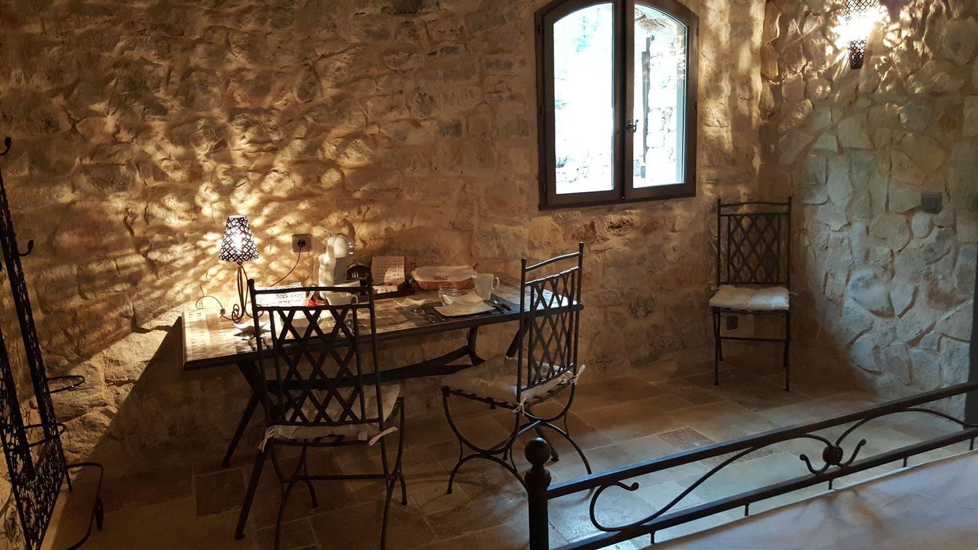 Le Donjon Des Combes Et Son Spa Фаянс Экстерьер фото